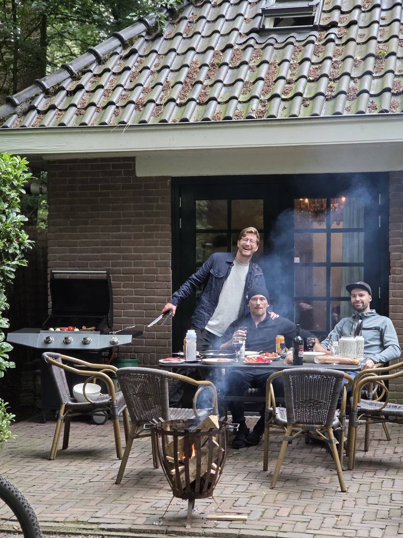 Dag 3 · grillen bij het boshuisje in Putten